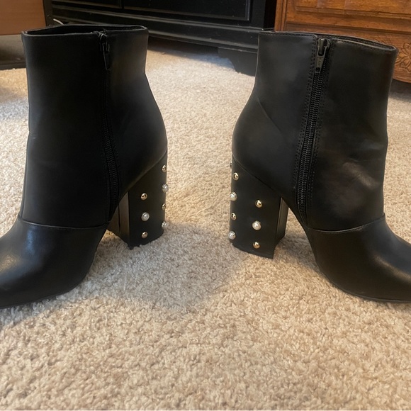 Boots - Picture 6 of 7